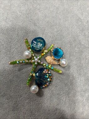 Sea pendent to place on torque or chain